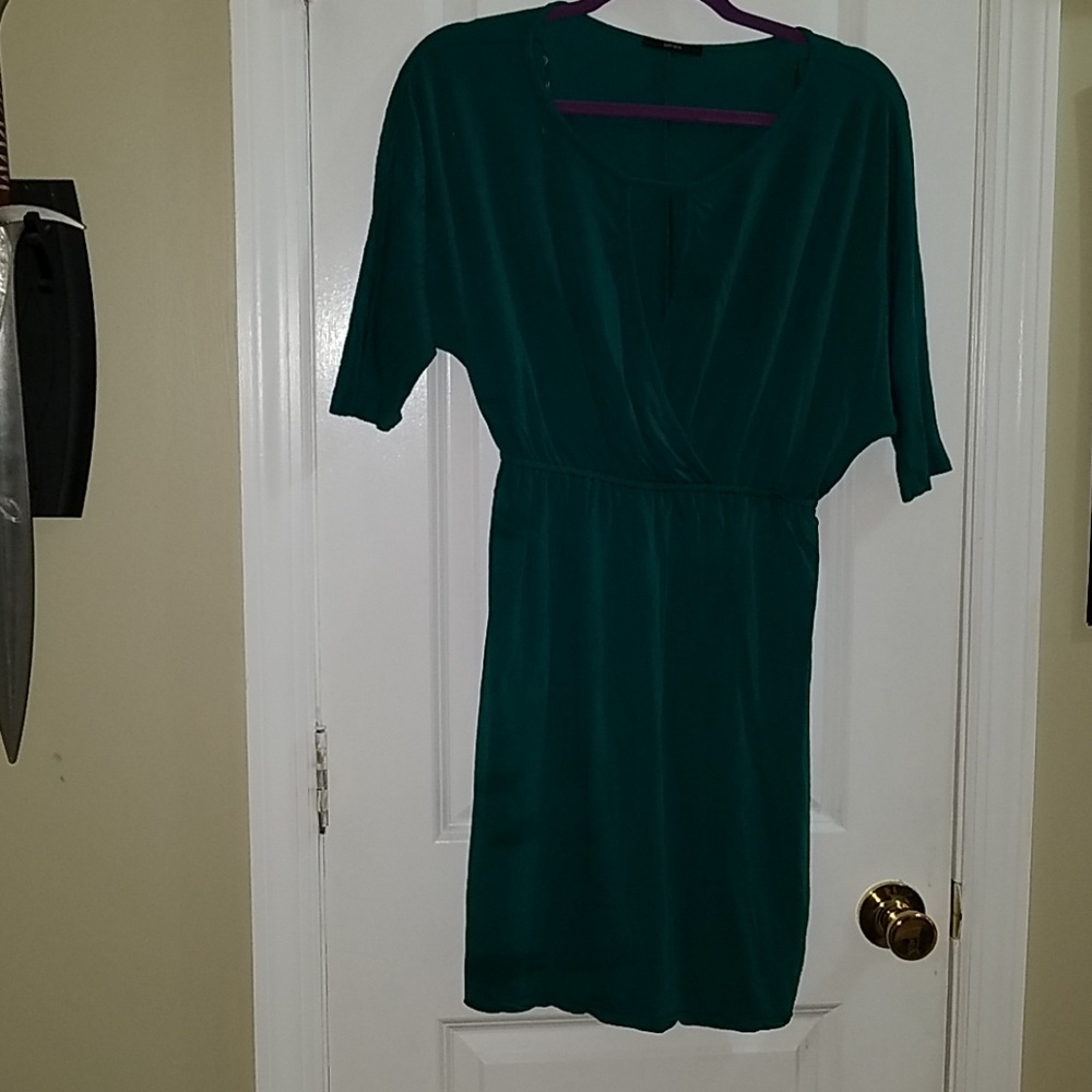 Soprano faux wrap kehole chest green dress med